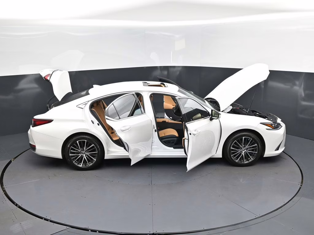 2024 White Pearl Lexus ES 250 AWD Sedan