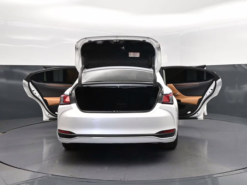 2024 White Pearl Lexus ES 250 AWD Sedan