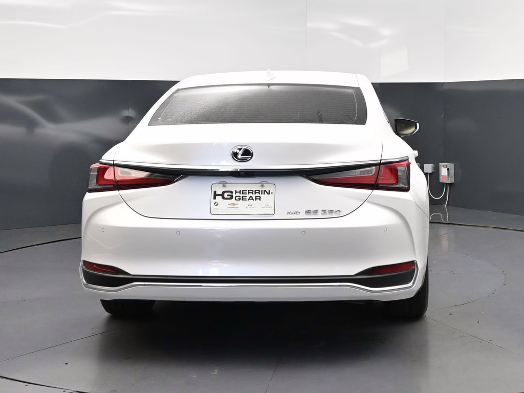 2024 White Pearl Lexus ES 250 AWD Sedan