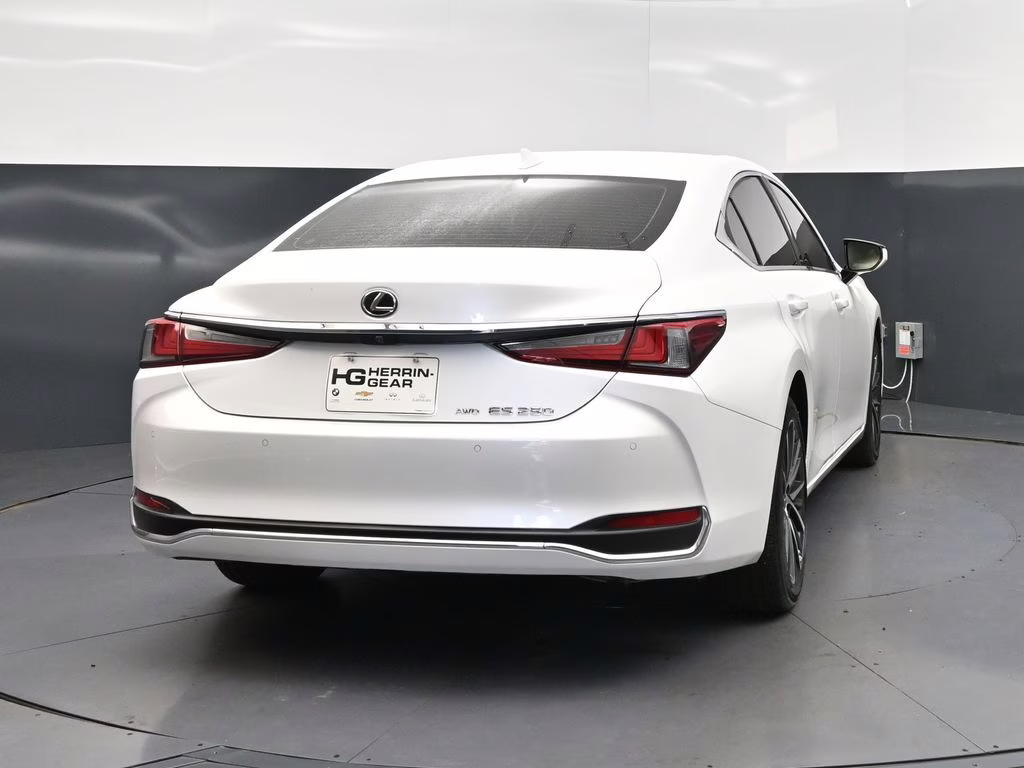 2024 White Pearl Lexus ES 250 AWD Sedan