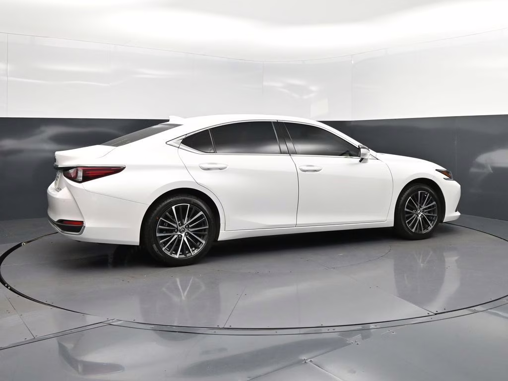 2024 White Pearl Lexus ES 250 AWD Sedan