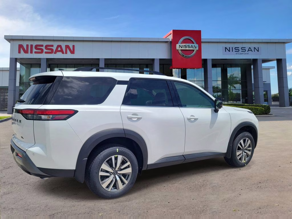2026 Everest White Pearl Tricoat Nissan Pathfinder SL FWD SUV