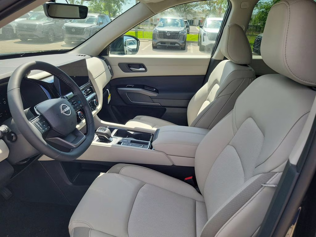 2026 Everest White Pearl Tricoat Nissan Pathfinder SL FWD SUV