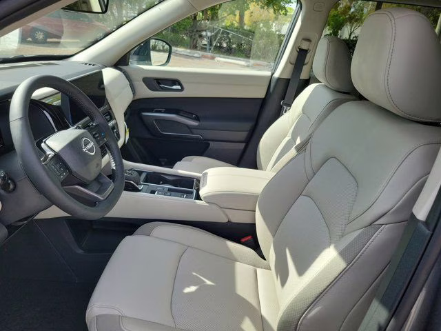 2026 Everest White Pearl Tricoat Nissan Pathfinder SL FWD SUV