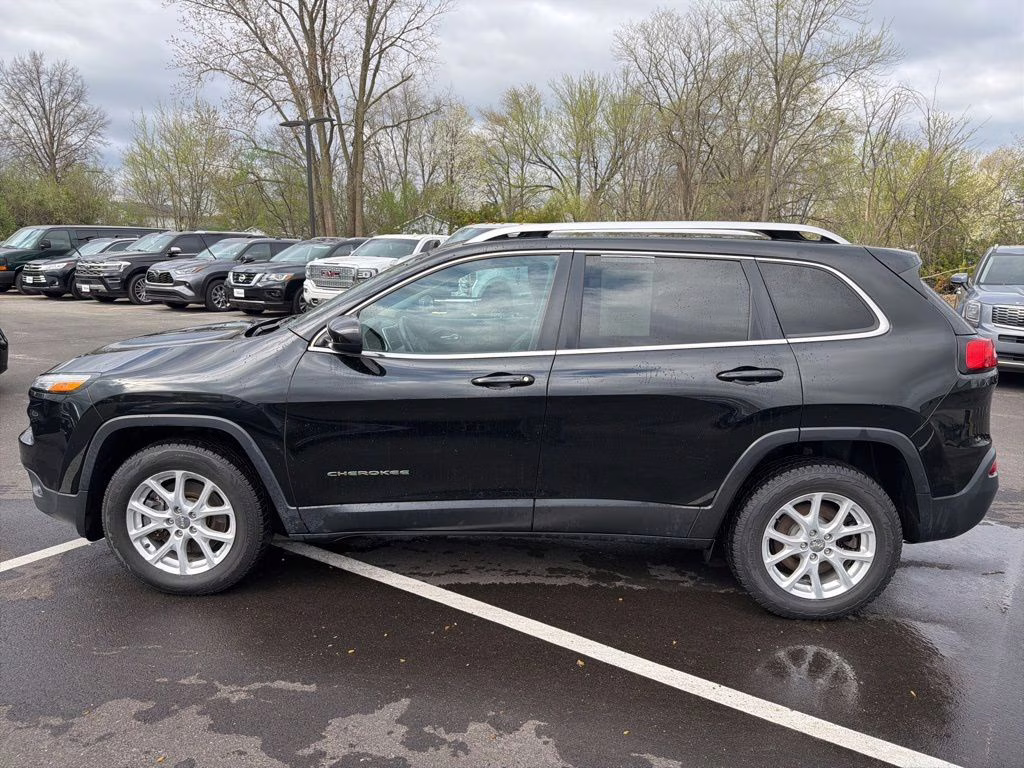 2018 Diamond Black Crystal Pearlcoat Jeep Cherokee Latitude Plus 4X4 SUV