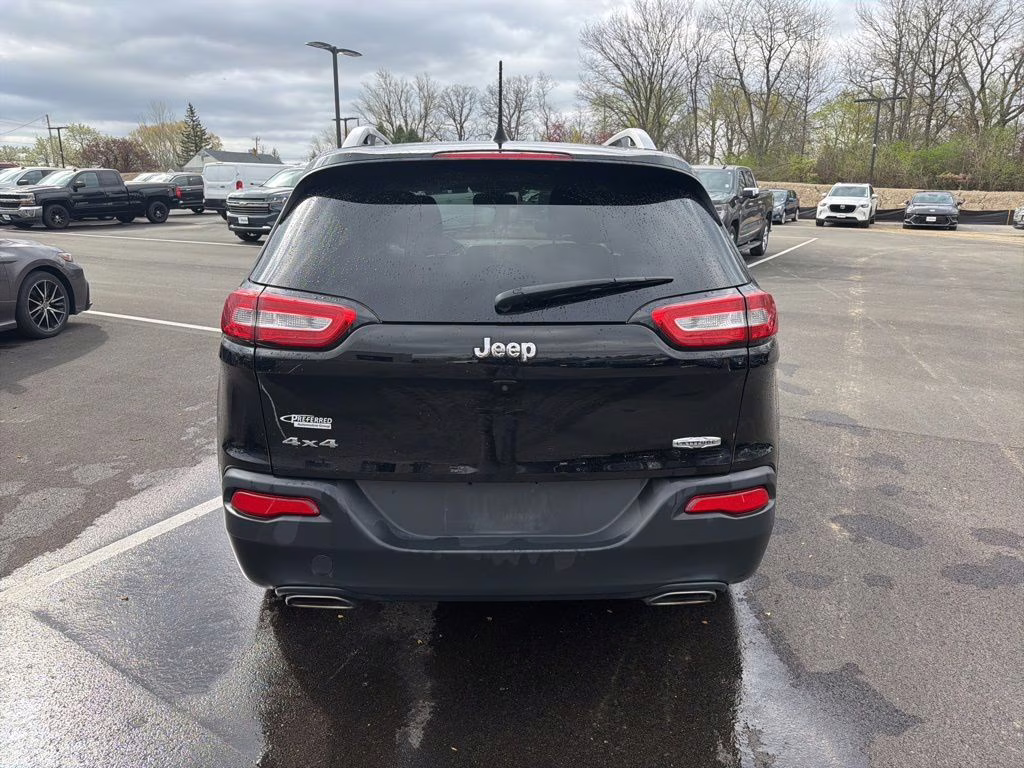 2018 Diamond Black Crystal Pearlcoat Jeep Cherokee Latitude Plus 4X4 SUV