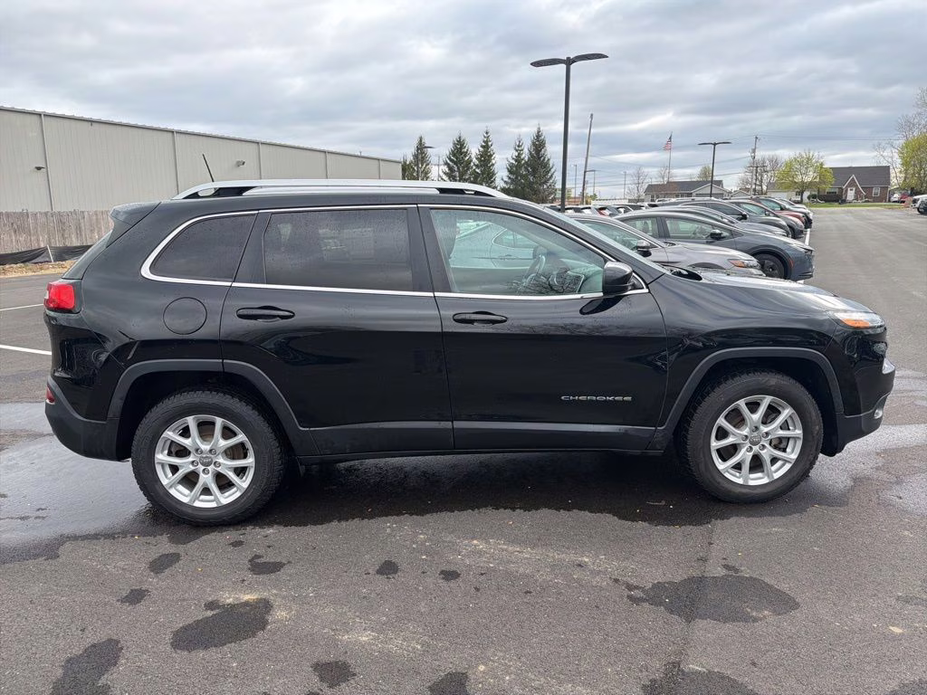 2018 Diamond Black Crystal Pearlcoat Jeep Cherokee Latitude Plus 4X4 SUV