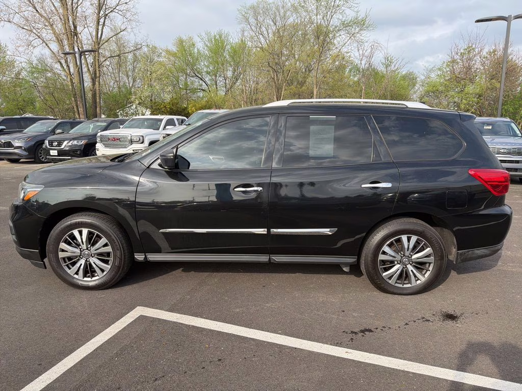 2019 Magnetic Black Pearl Nissan Pathfinder S FWD SUV