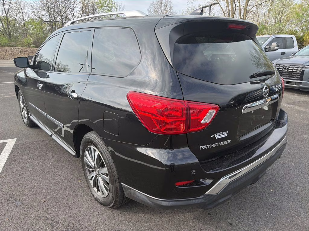 2019 Magnetic Black Pearl Nissan Pathfinder S FWD SUV