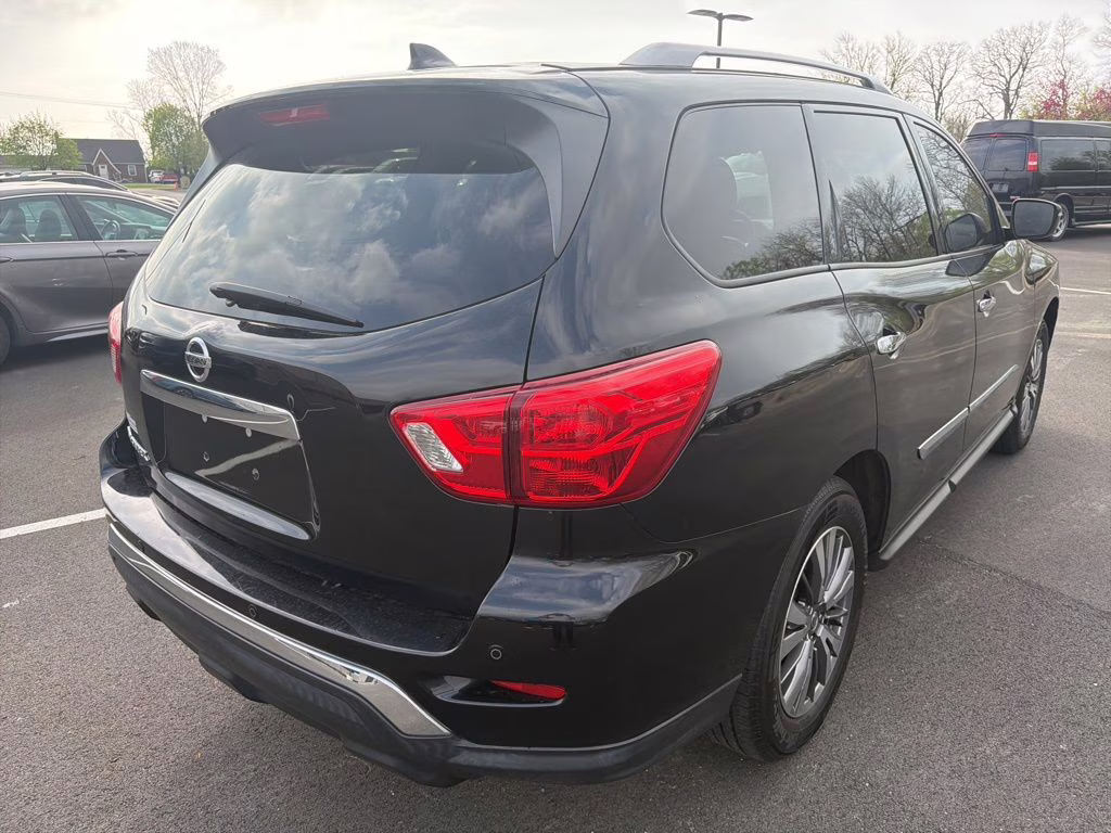 2019 Magnetic Black Pearl Nissan Pathfinder S FWD SUV