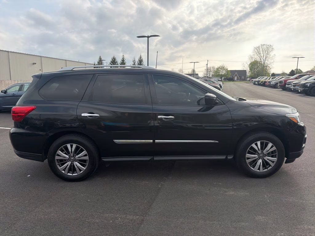 2019 Magnetic Black Pearl Nissan Pathfinder S FWD SUV