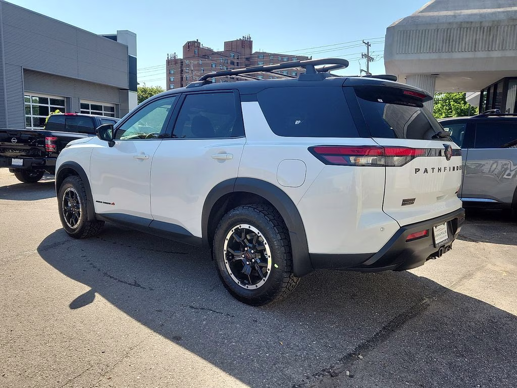 2026 Everest White Pearl/Black Nissan Pathfinder Rock Creek 4X4 SUV