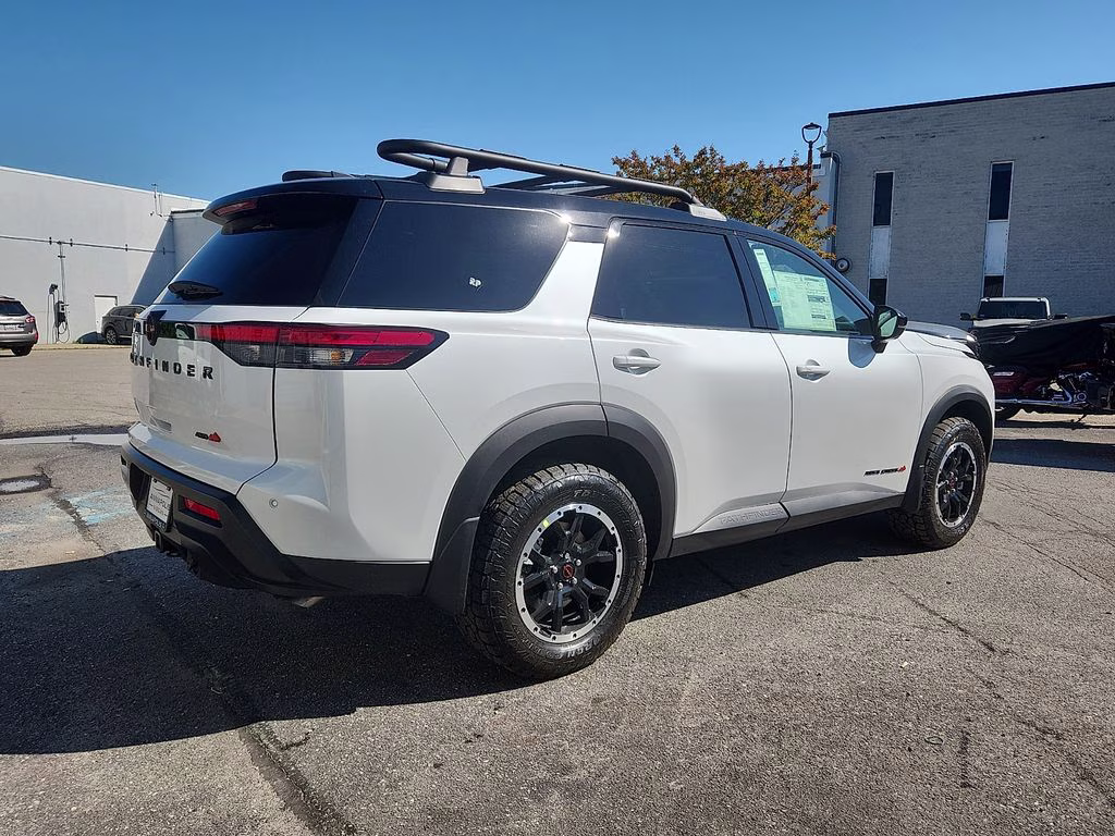 2026 Everest White Pearl/Black Nissan Pathfinder Rock Creek 4X4 SUV