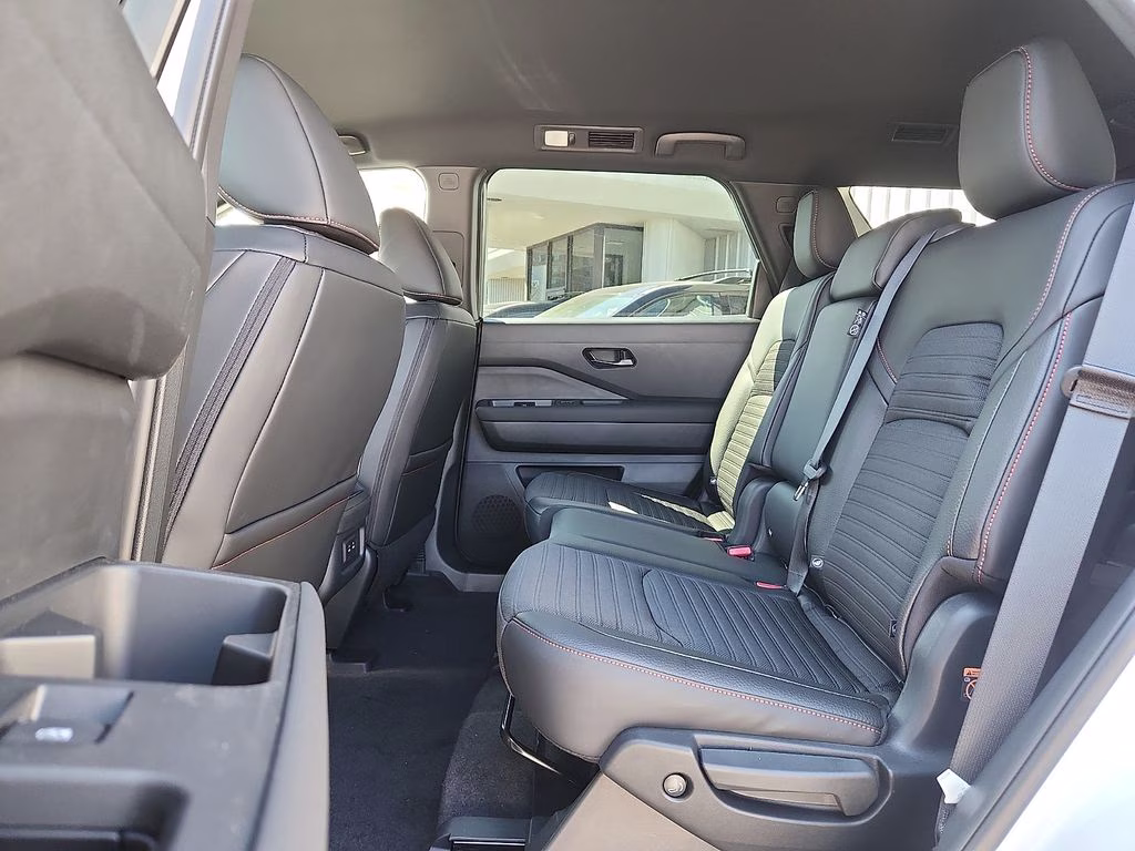2026 Everest White Pearl/Black Nissan Pathfinder Rock Creek 4X4 SUV