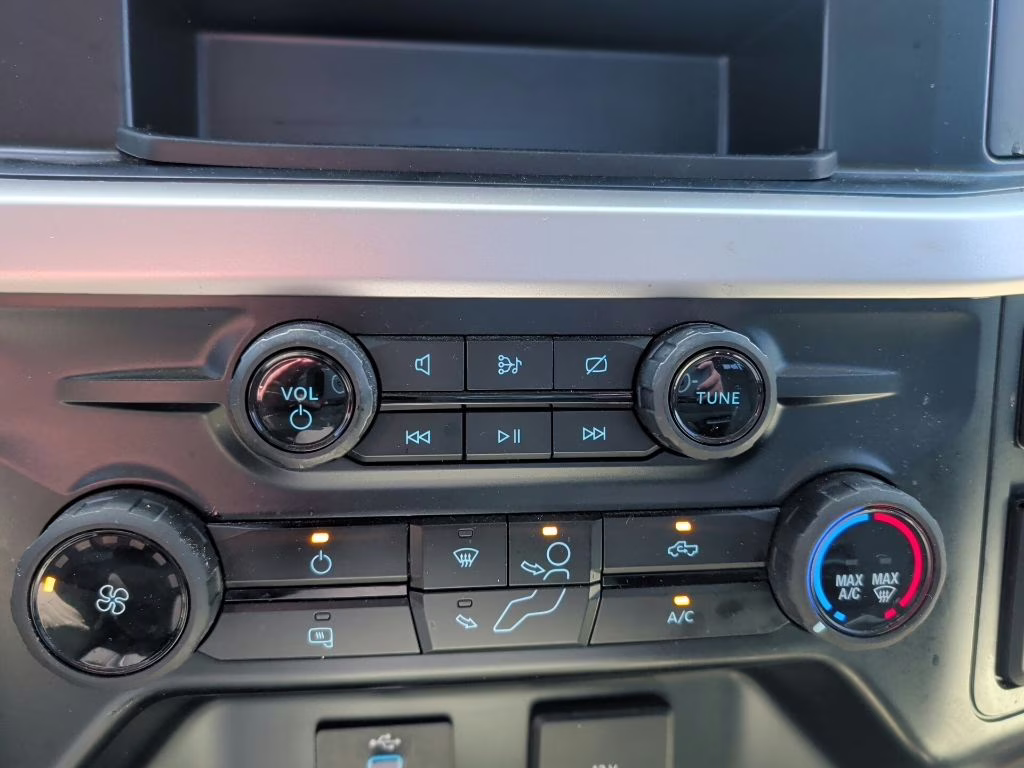 2024 Oxford White Ford Super Duty F-250 SRW XL 4X4 Truck