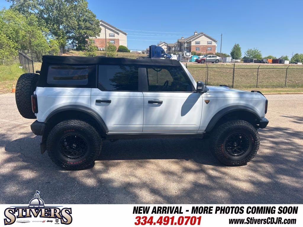 2022 Oxford White Ford Bronco Badlands 4X4 SUV