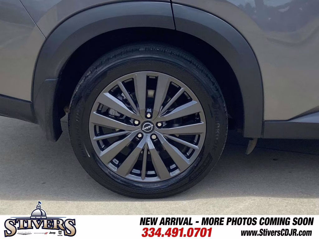 2022 Gun Metallic Nissan Pathfinder SL FWD SUV