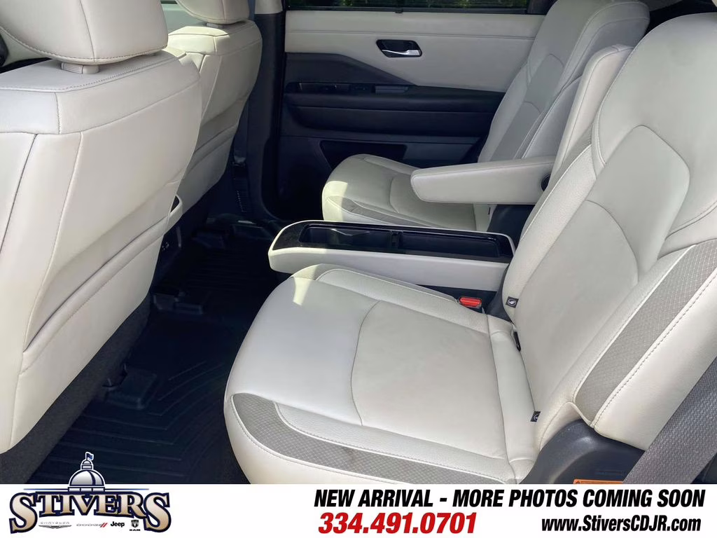 2022 Gun Metallic Nissan Pathfinder SL FWD SUV