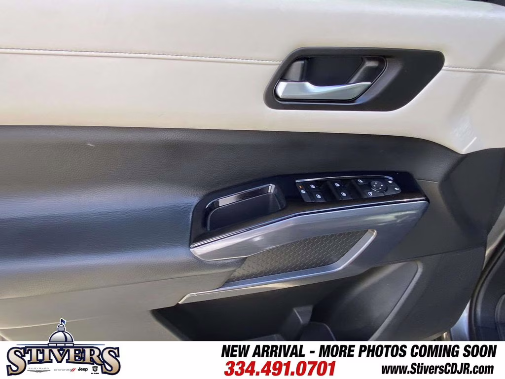 2022 Gun Metallic Nissan Pathfinder SL FWD SUV