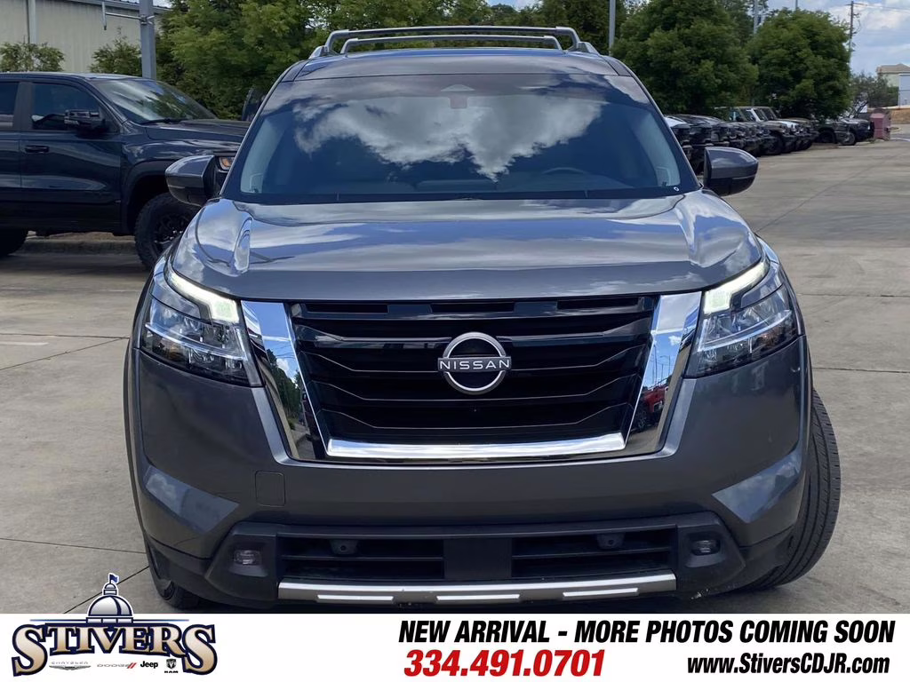 2022 Gun Metallic Nissan Pathfinder SL FWD SUV