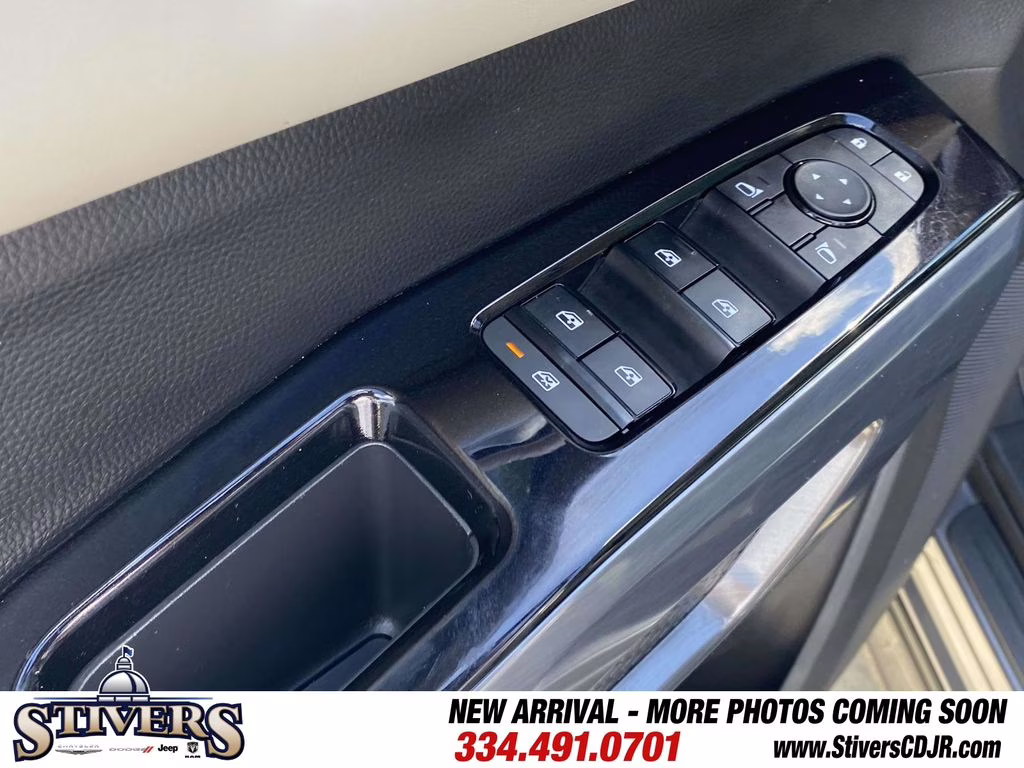 2022 Gun Metallic Nissan Pathfinder SL FWD SUV