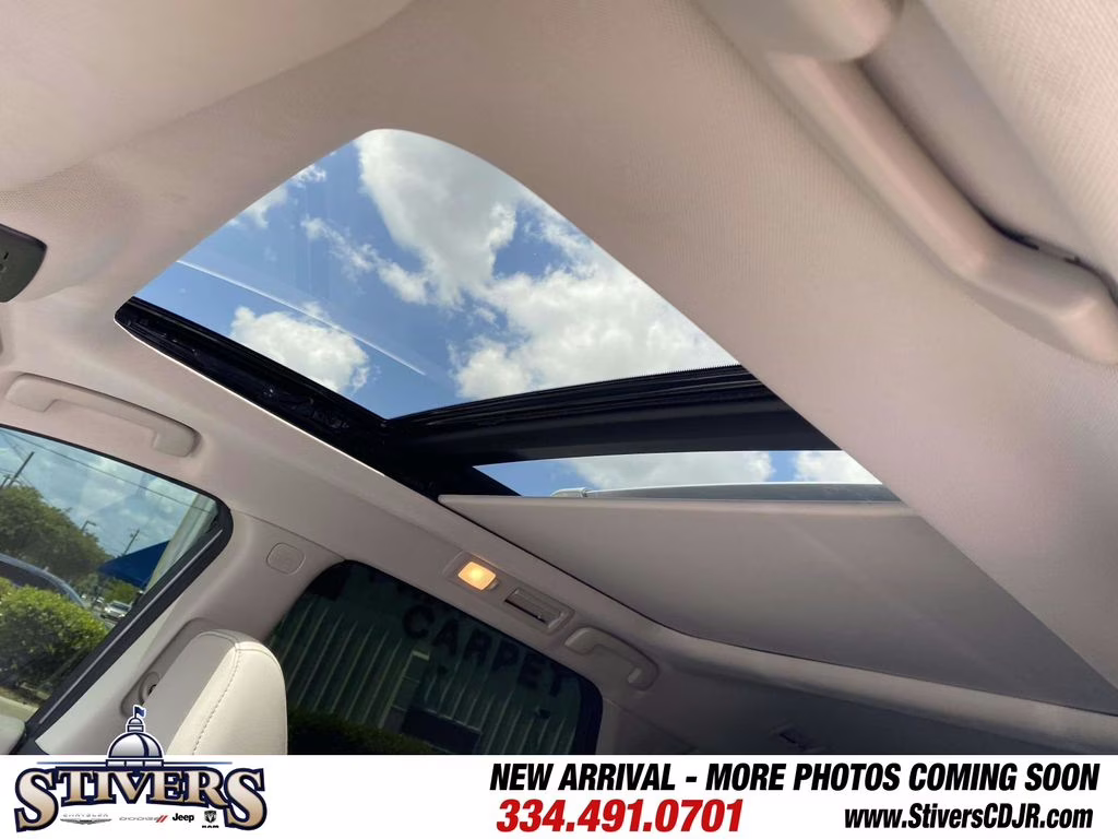 2022 Gun Metallic Nissan Pathfinder SL FWD SUV