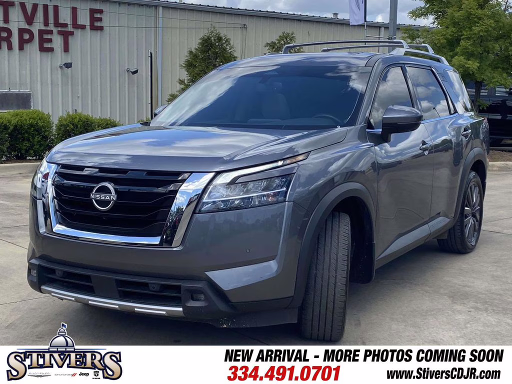2022 Gun Metallic Nissan Pathfinder SL FWD SUV