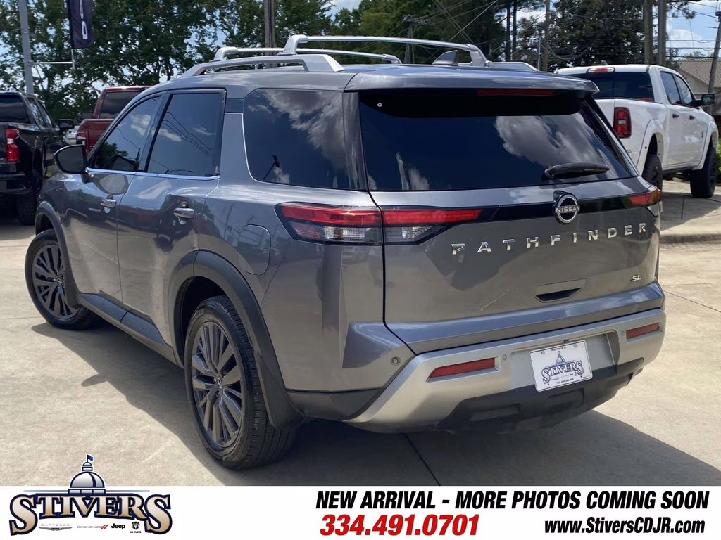 2022 Gun Metallic Nissan Pathfinder SL FWD SUV