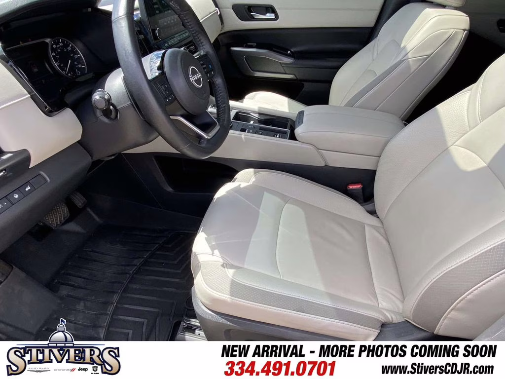 2022 Gun Metallic Nissan Pathfinder SL FWD SUV