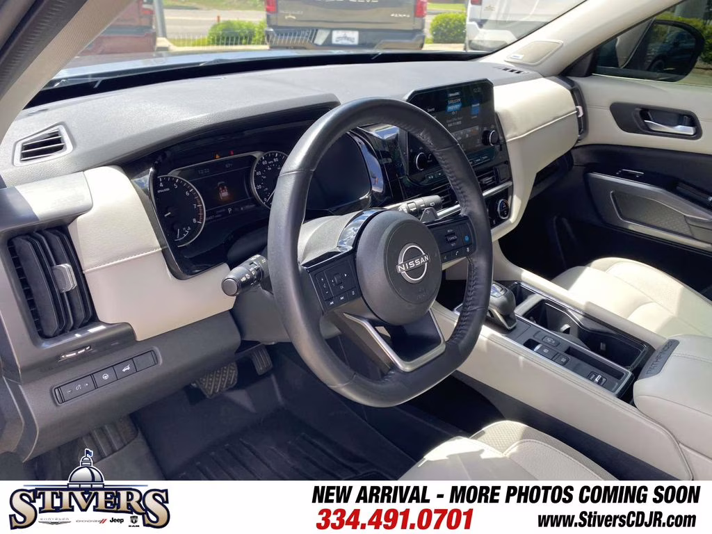 2022 Gun Metallic Nissan Pathfinder SL FWD SUV