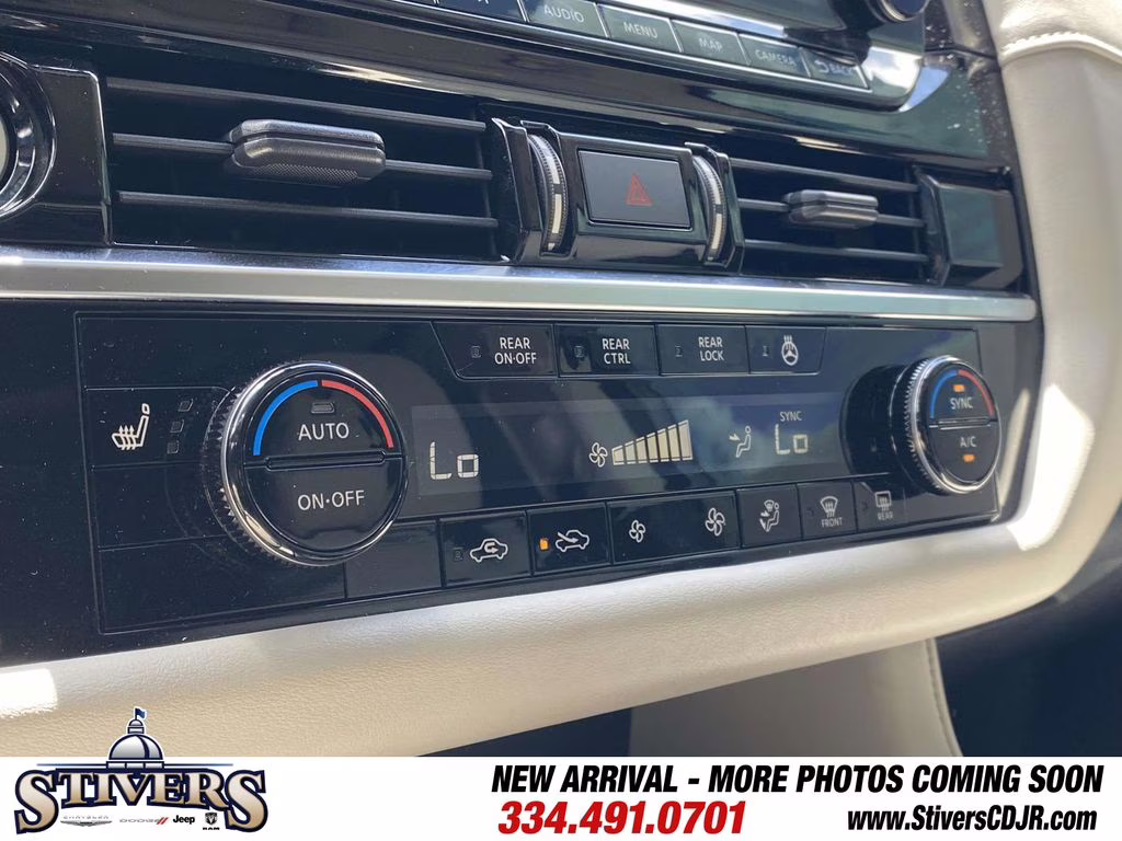 2022 Gun Metallic Nissan Pathfinder SL FWD SUV