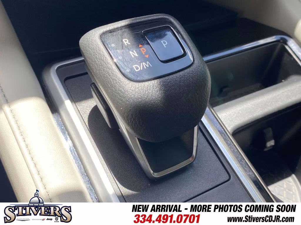 2022 Gun Metallic Nissan Pathfinder SL FWD SUV