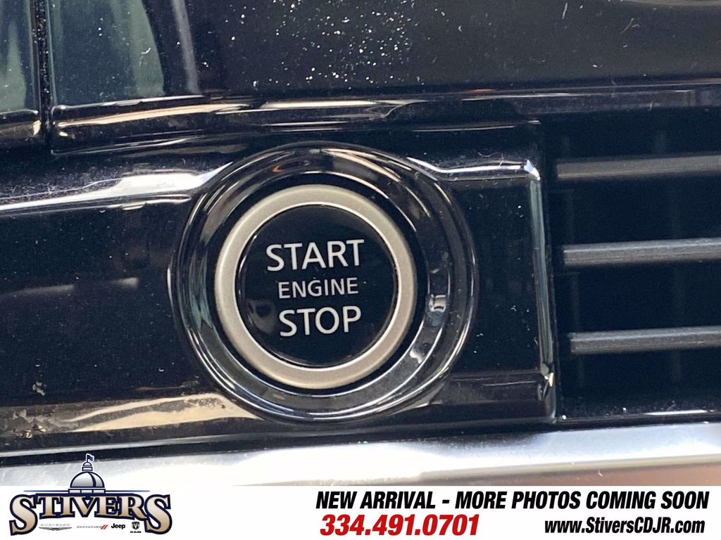 2022 Gun Metallic Nissan Pathfinder SL FWD SUV