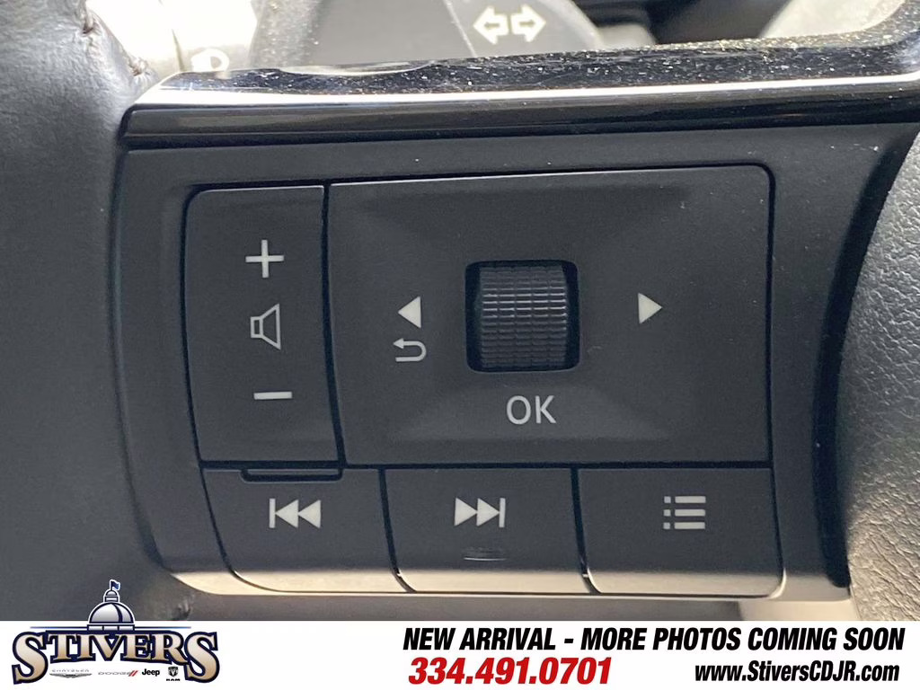 2022 Gun Metallic Nissan Pathfinder SL FWD SUV