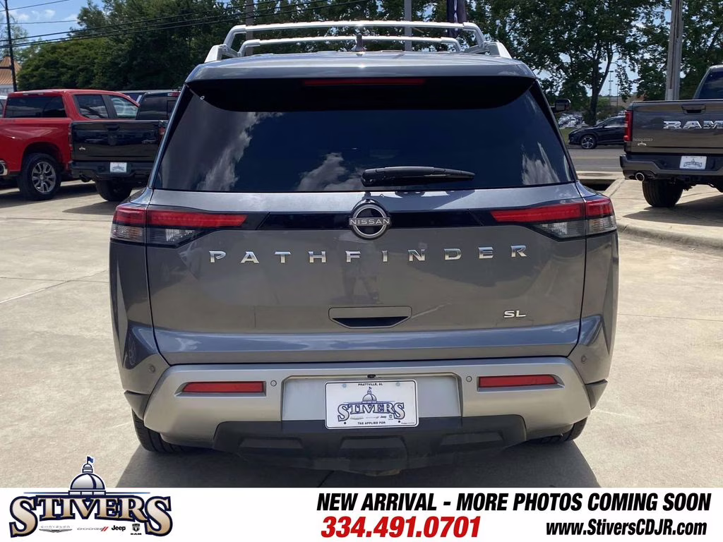 2022 Gun Metallic Nissan Pathfinder SL FWD SUV