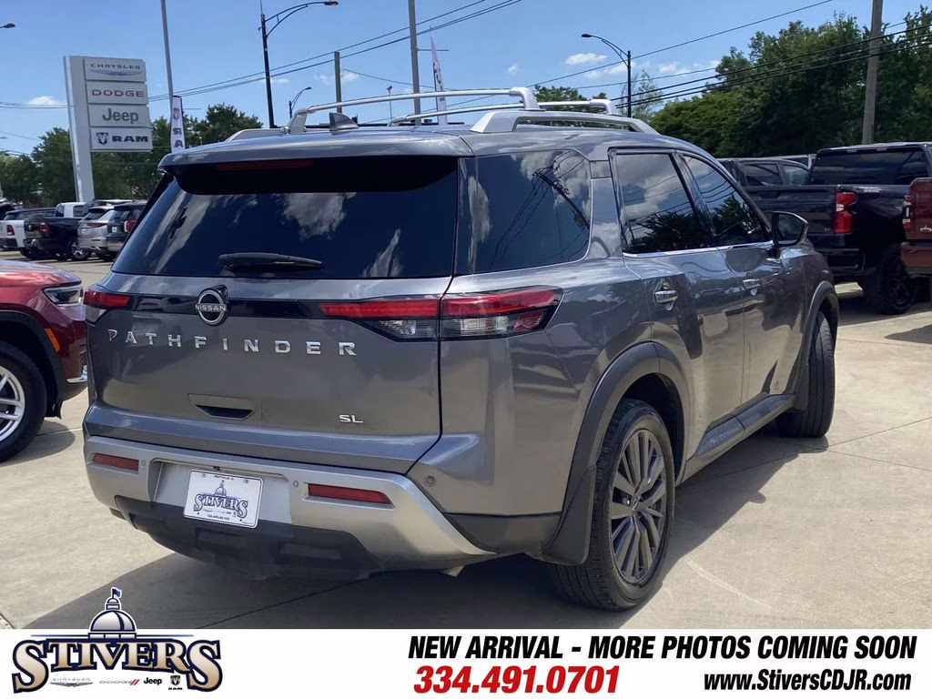 2022 Gun Metallic Nissan Pathfinder SL FWD SUV