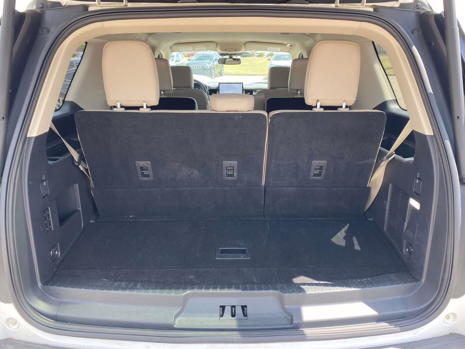 2023 White Metallic Ford Expedition XLT RWD SUV