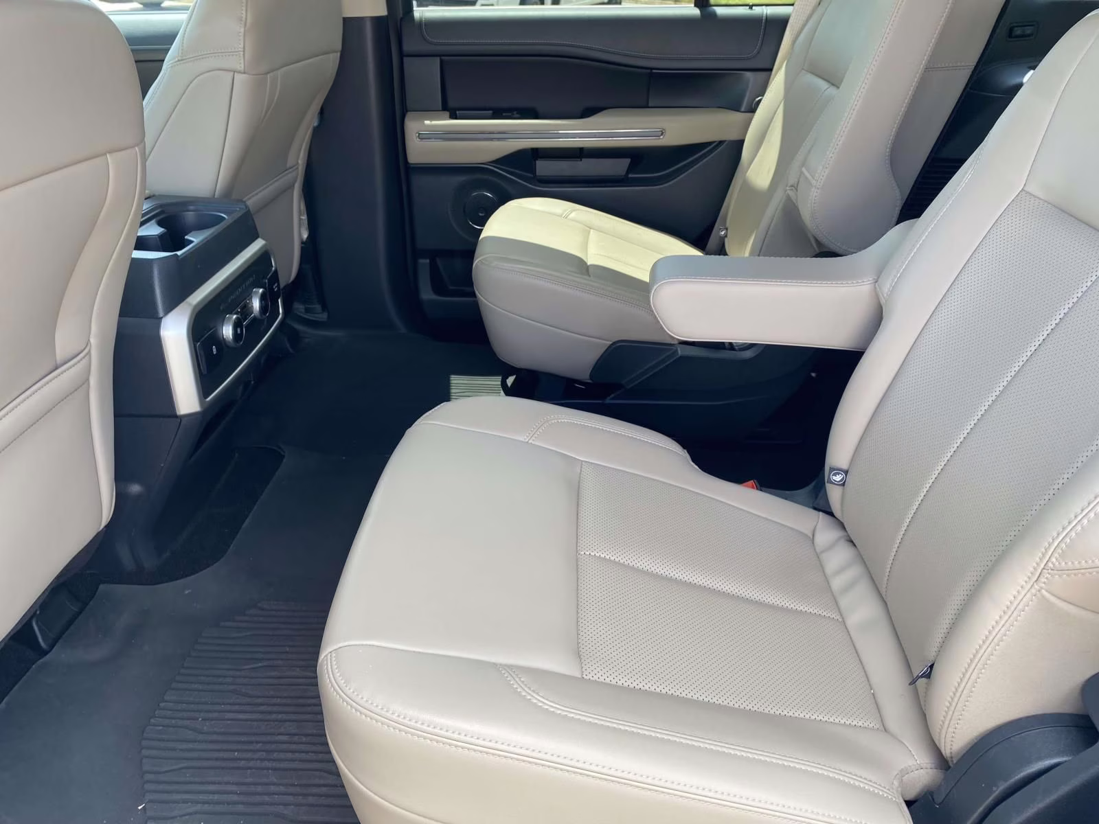 2023 White Metallic Ford Expedition XLT RWD SUV