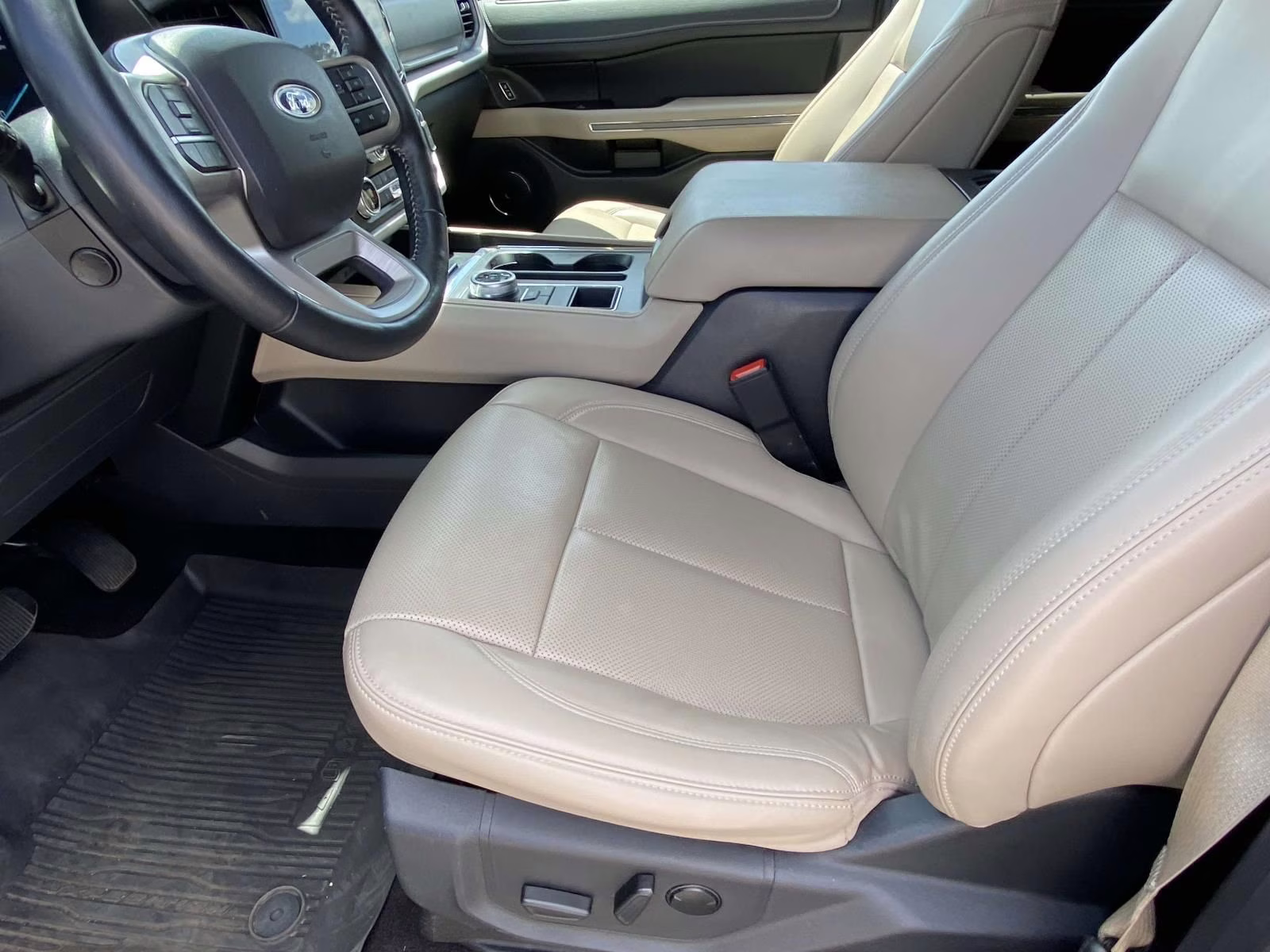 2023 White Metallic Ford Expedition XLT RWD SUV