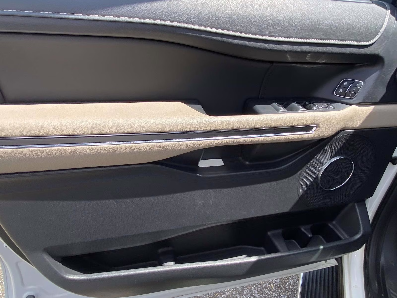 2023 White Metallic Ford Expedition XLT RWD SUV