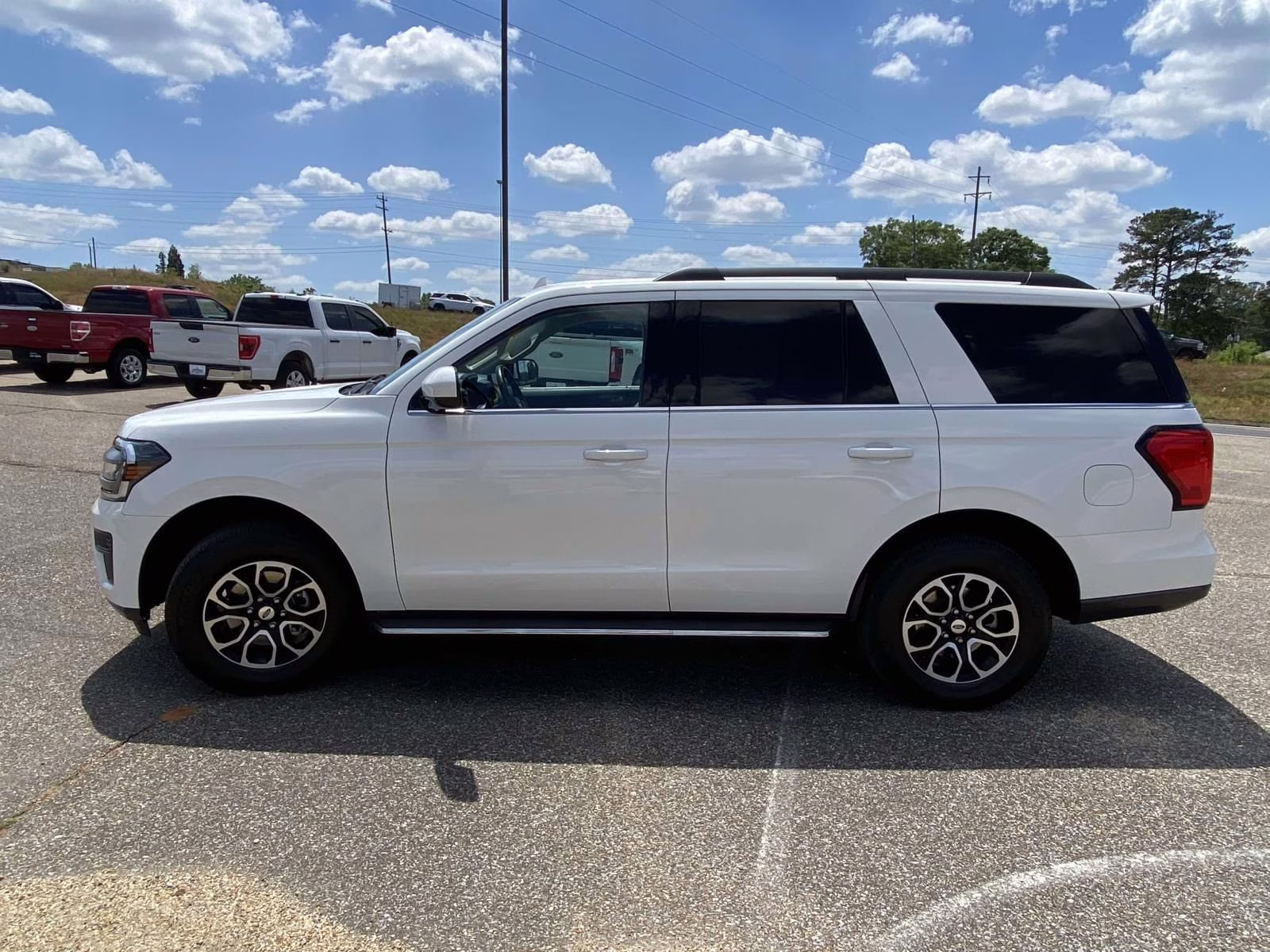 2023 White Metallic Ford Expedition XLT RWD SUV