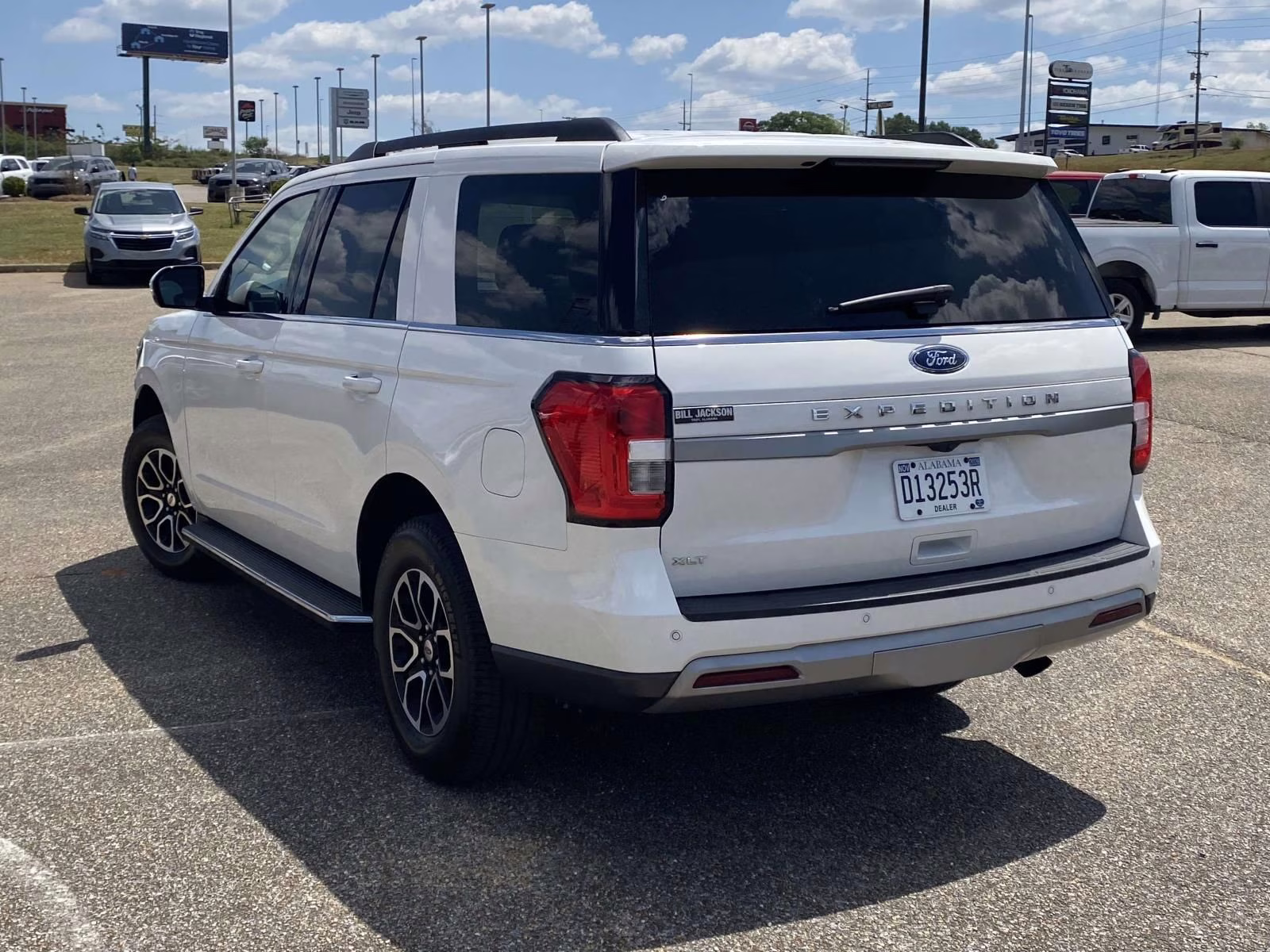 2023 White Metallic Ford Expedition XLT RWD SUV