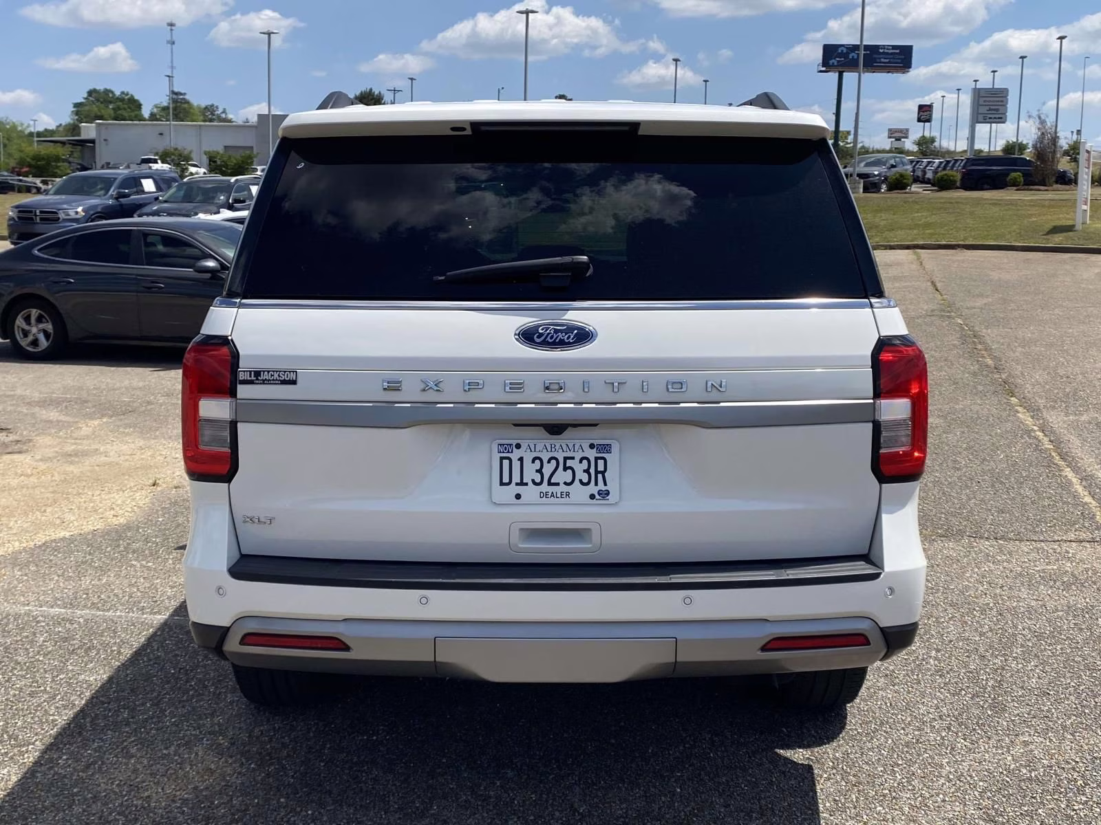 2023 White Metallic Ford Expedition XLT RWD SUV