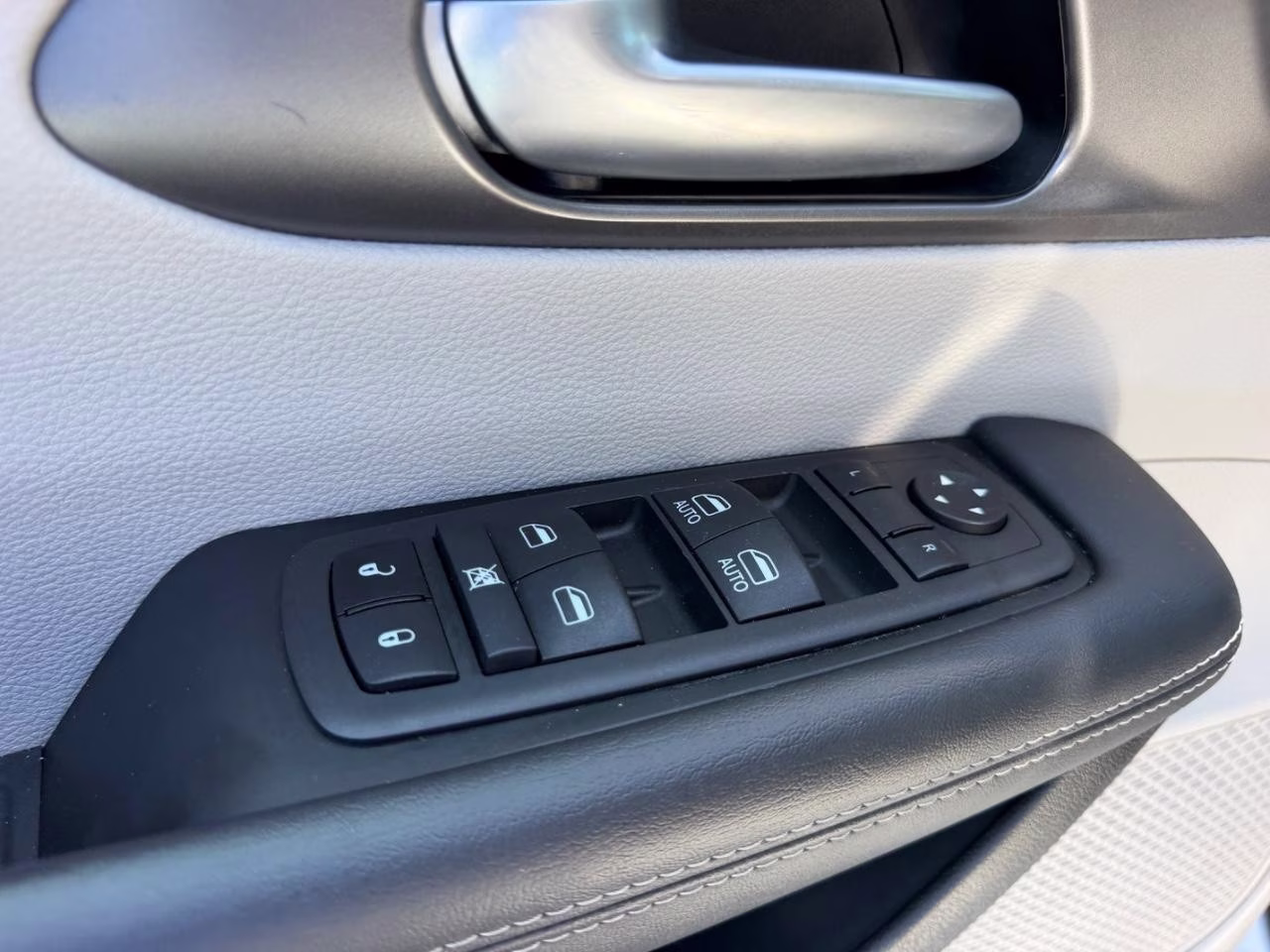 2024 Silver Mist Clearcoat Chrysler Pacifica Touring L FWD Van