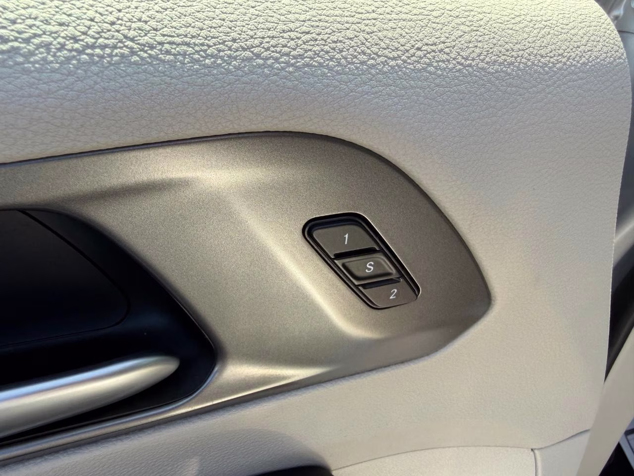 2024 Silver Mist Clearcoat Chrysler Pacifica Touring L FWD Van