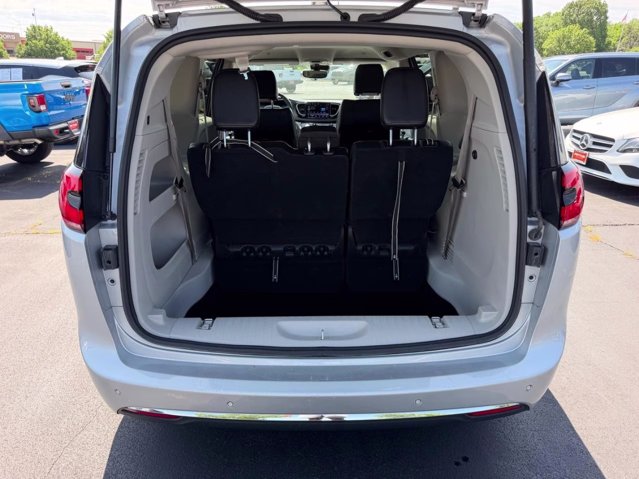 2024 Silver Mist Clearcoat Chrysler Pacifica Touring L FWD Van