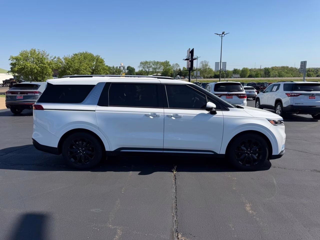 2024 Snow White Pearl Kia Carnival SX Prestige FWD Van