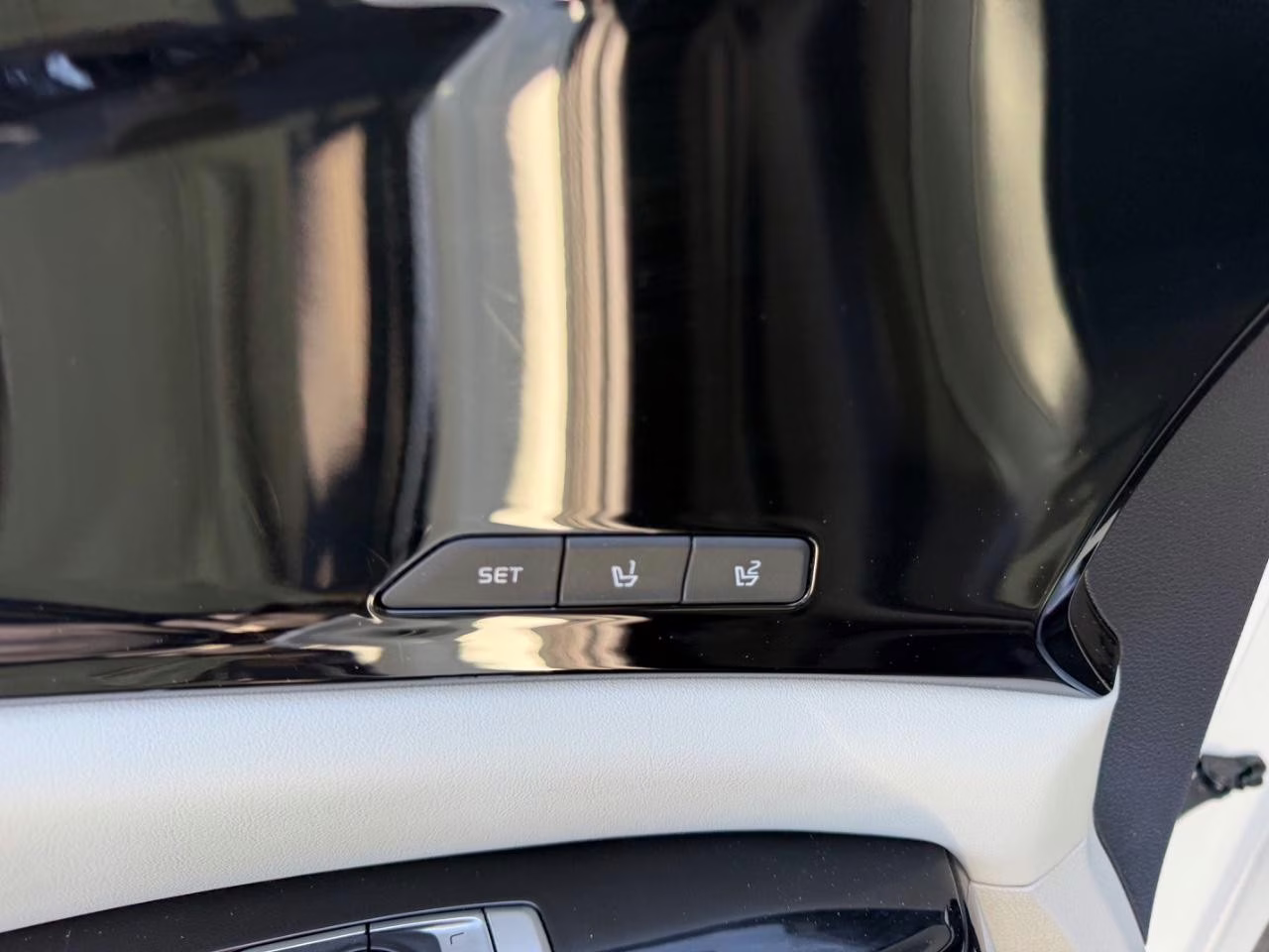 2024 Snow White Pearl Kia Carnival SX Prestige FWD Van