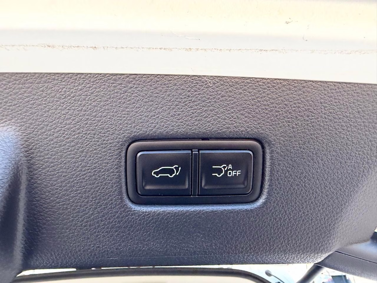 2024 Snow White Pearl Kia Carnival SX Prestige FWD Van
