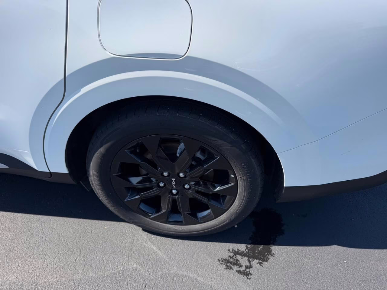 2024 Snow White Pearl Kia Carnival SX Prestige FWD Van